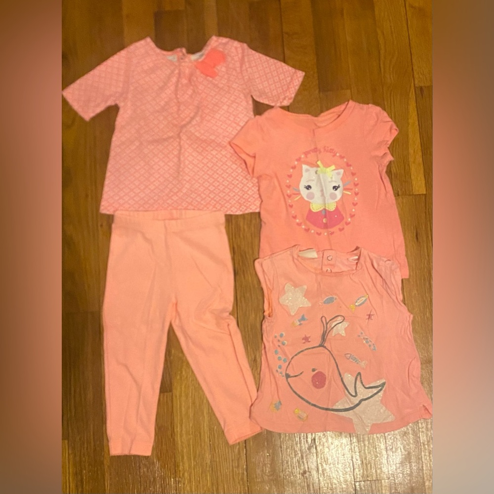 Girls lot of clothes size 12-18 months - Picture 4 of 5